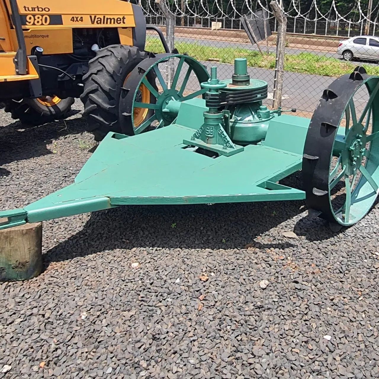 Roçadeira de arrasto Alvaré 