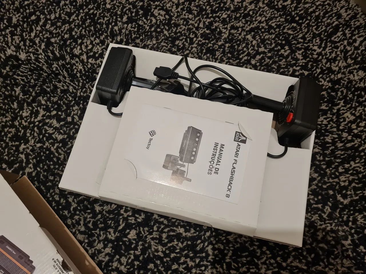 Atari Flashback 8 - 105 Jogos na Memória - Novo e Lacrado - Foto 2