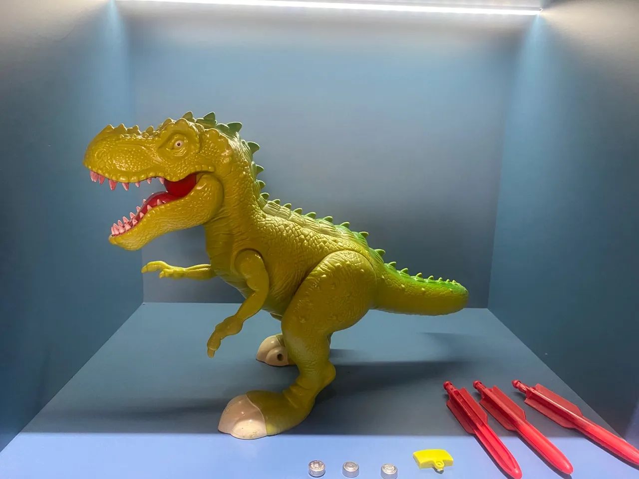 Dinossauro de brinquedo com acessórios - Foto 5