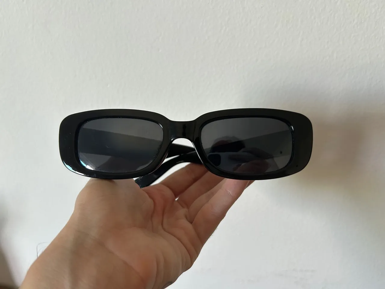 Óculos de Sol Retangular Preto - Estilo e Proteção