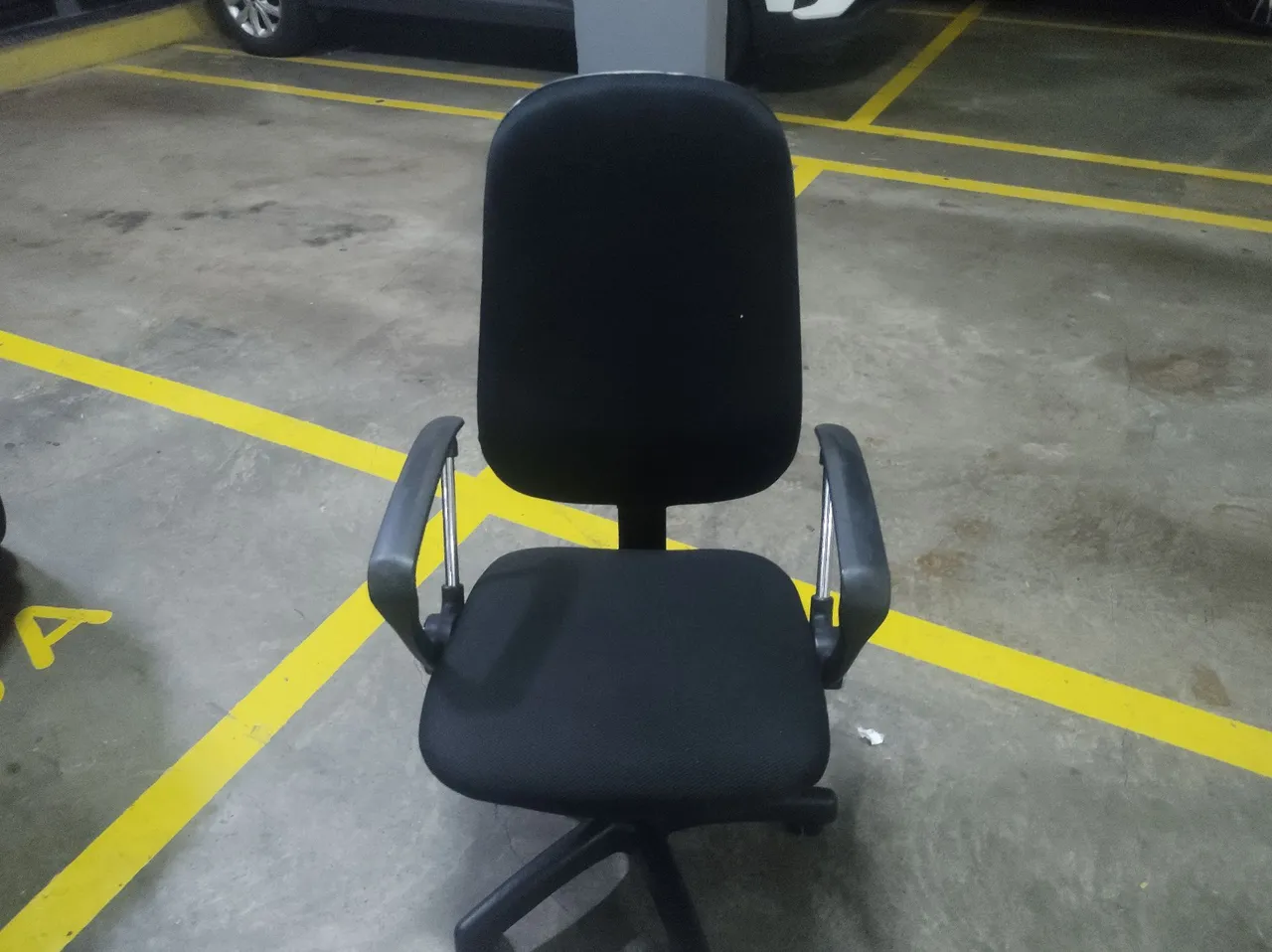 Cadeira de Escritório Giratória com Rodinhas