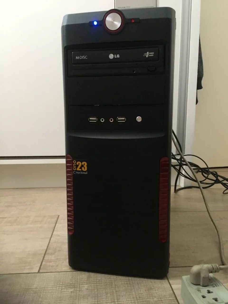 Computador desktop Intel i3 Semi-novo. Completo c/ 2 monitores, mouse, cxa de som e webcam - Foto 2