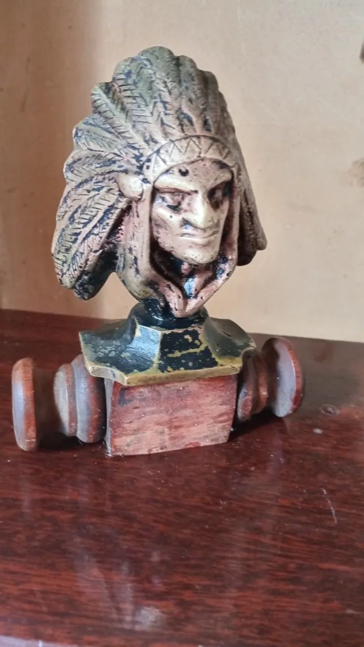 Busto Representando Cabeça de Índio Americano