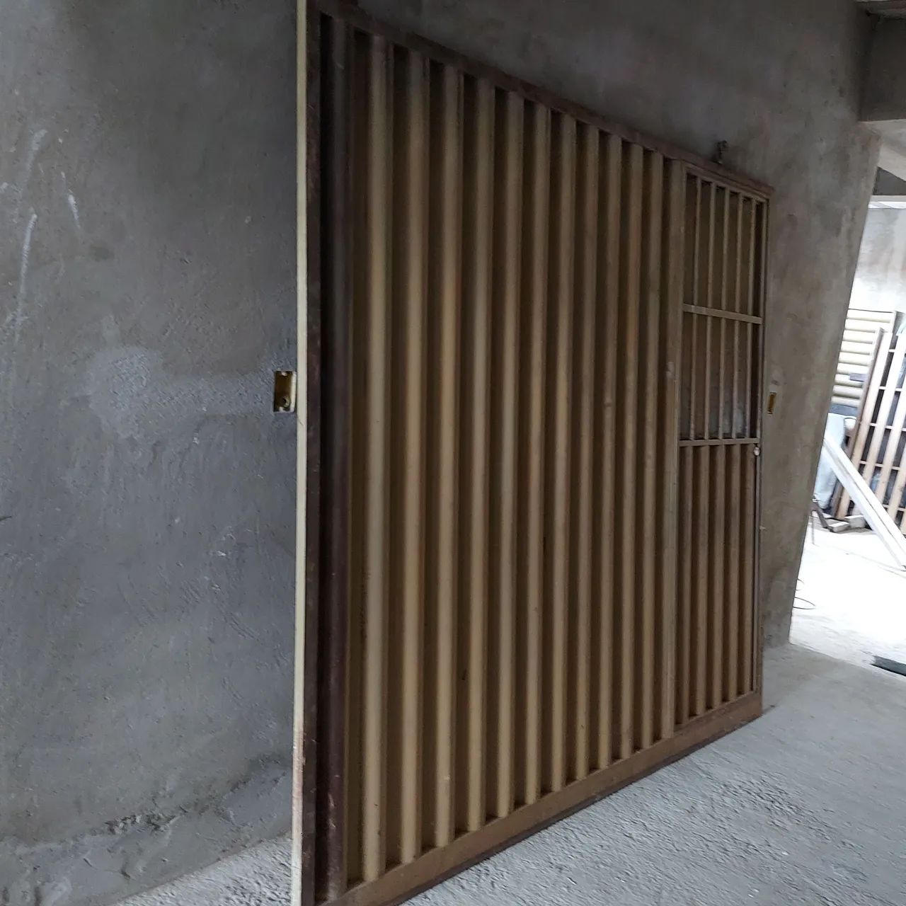 Portão de aço com grade - Usado 