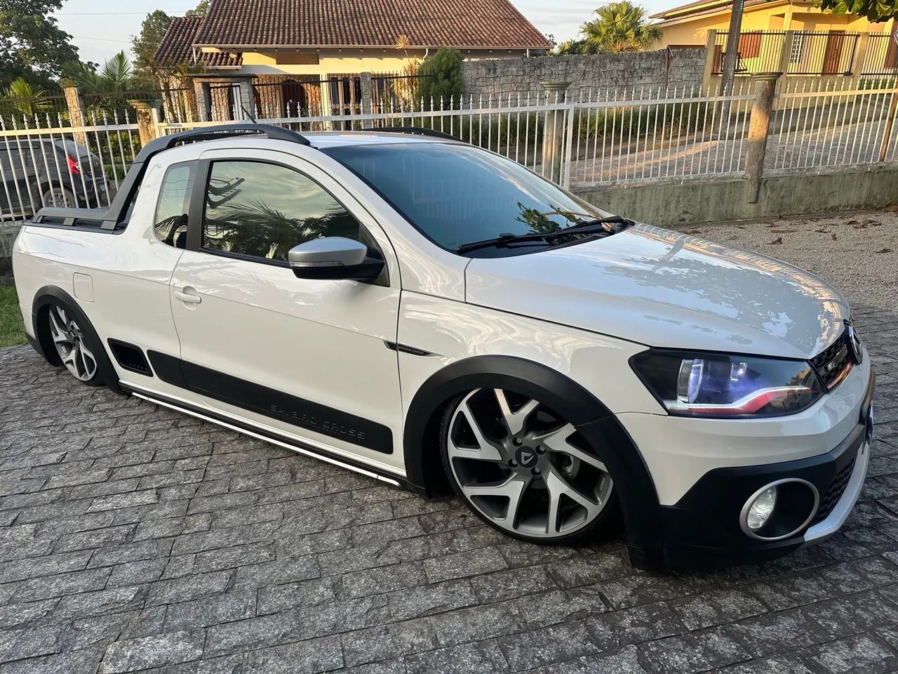 Volkswagen Saveiro Cross 1.6 Legalizada suspensão a ar - Foto 2