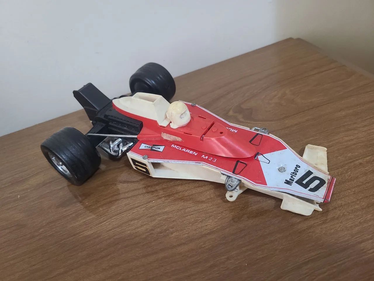 Carrinho Miniatura McLaren M23 Marlboro Glasslite Anos 80