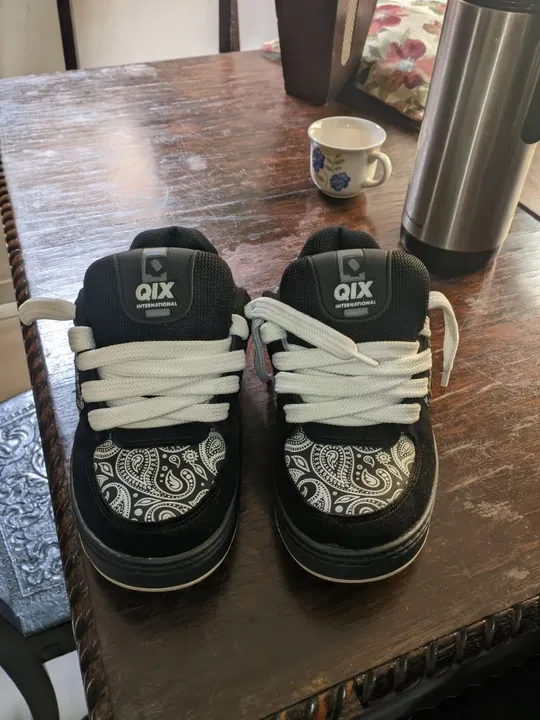 Tênis QIX Preto e Branco
