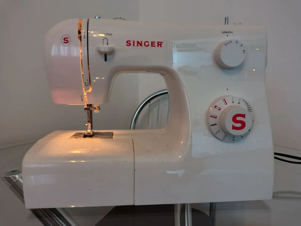 Máquina de costura pouco usada