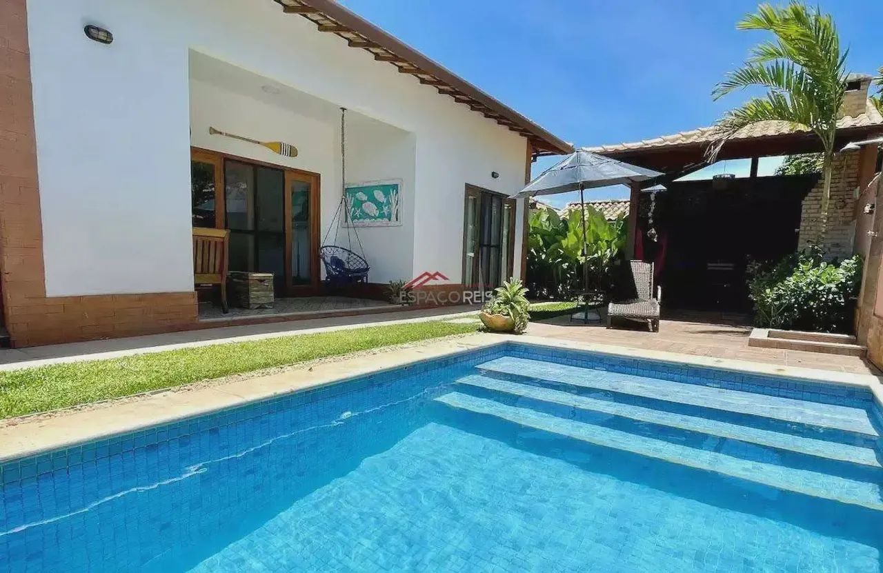 Casa em condomínio 3 quartos no bairro Rasa em Búzios !