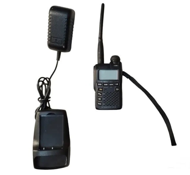 Rádio HT Yaesu VX-3R Usado HF VHF UHF c/ carregador