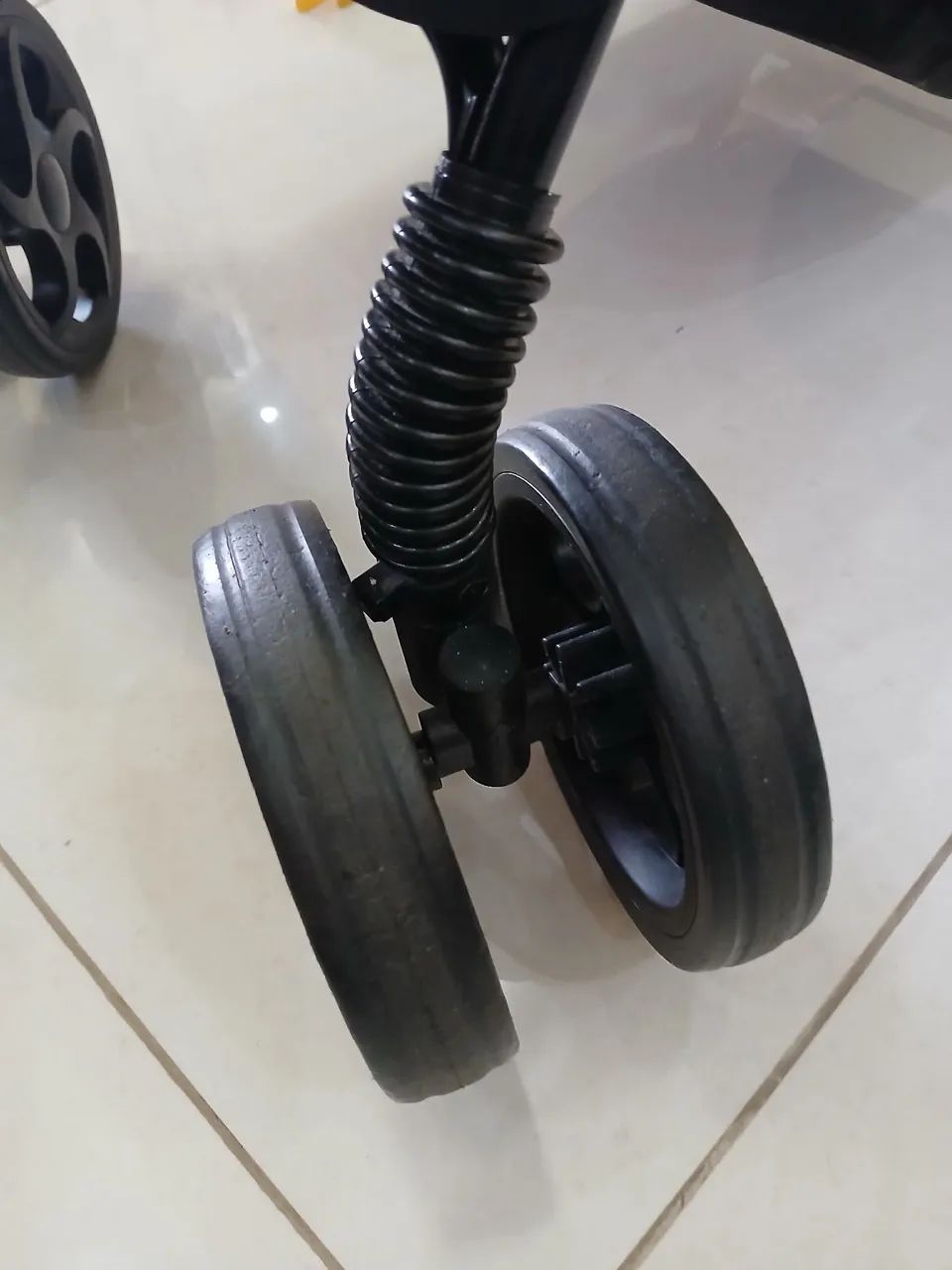 Carrinho de bebe voyage spot semi novo. - Foto 3