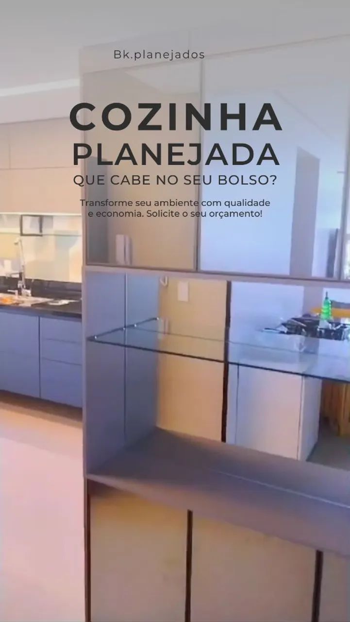 Cozinha planejada com portas de vidro 