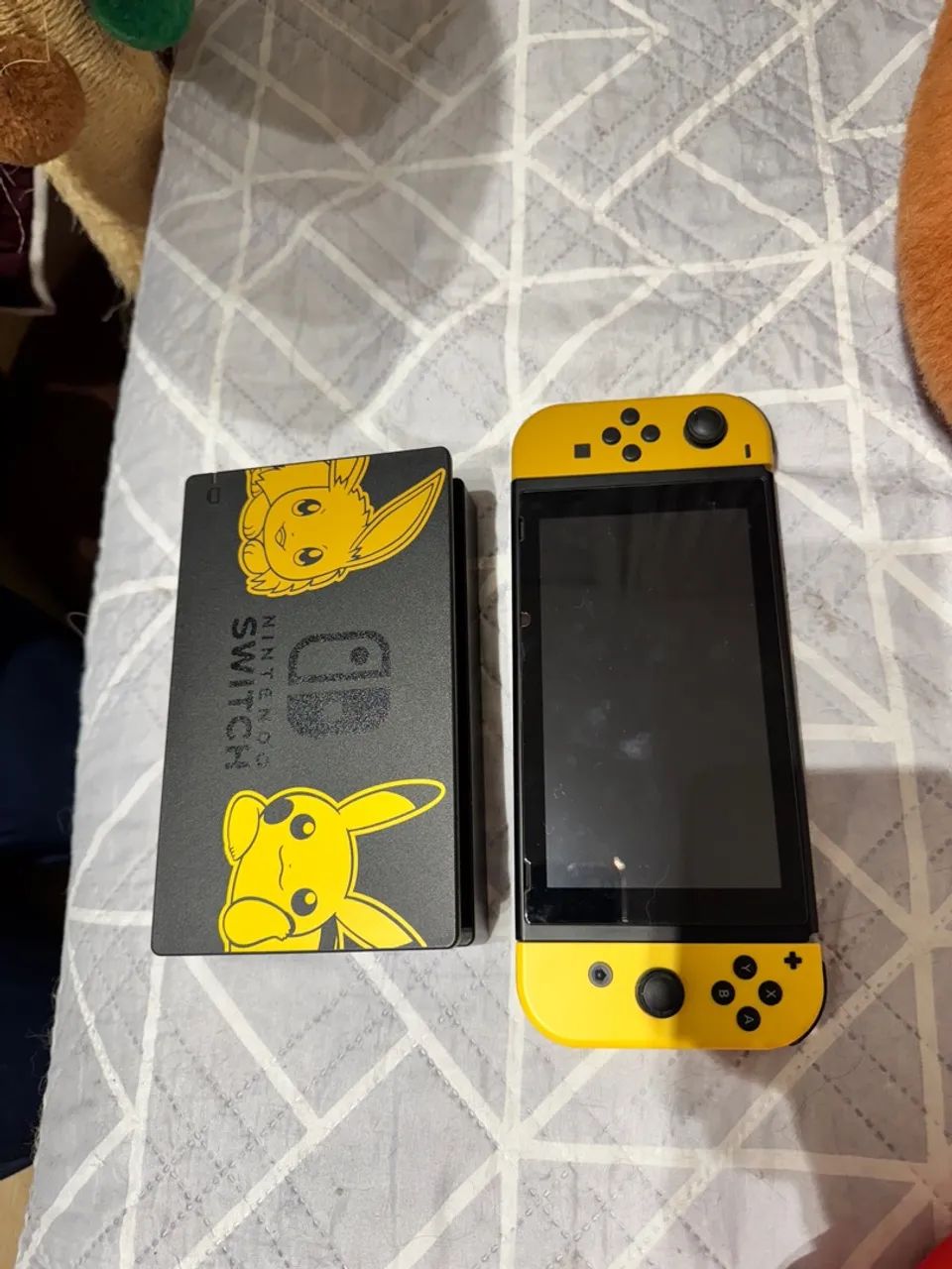 Nintendo Switch Edição Pikachu e Eevee