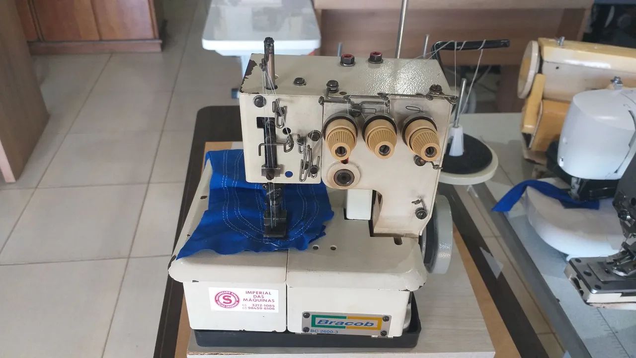 Máquina de costura Galoneira semi industrial usada 