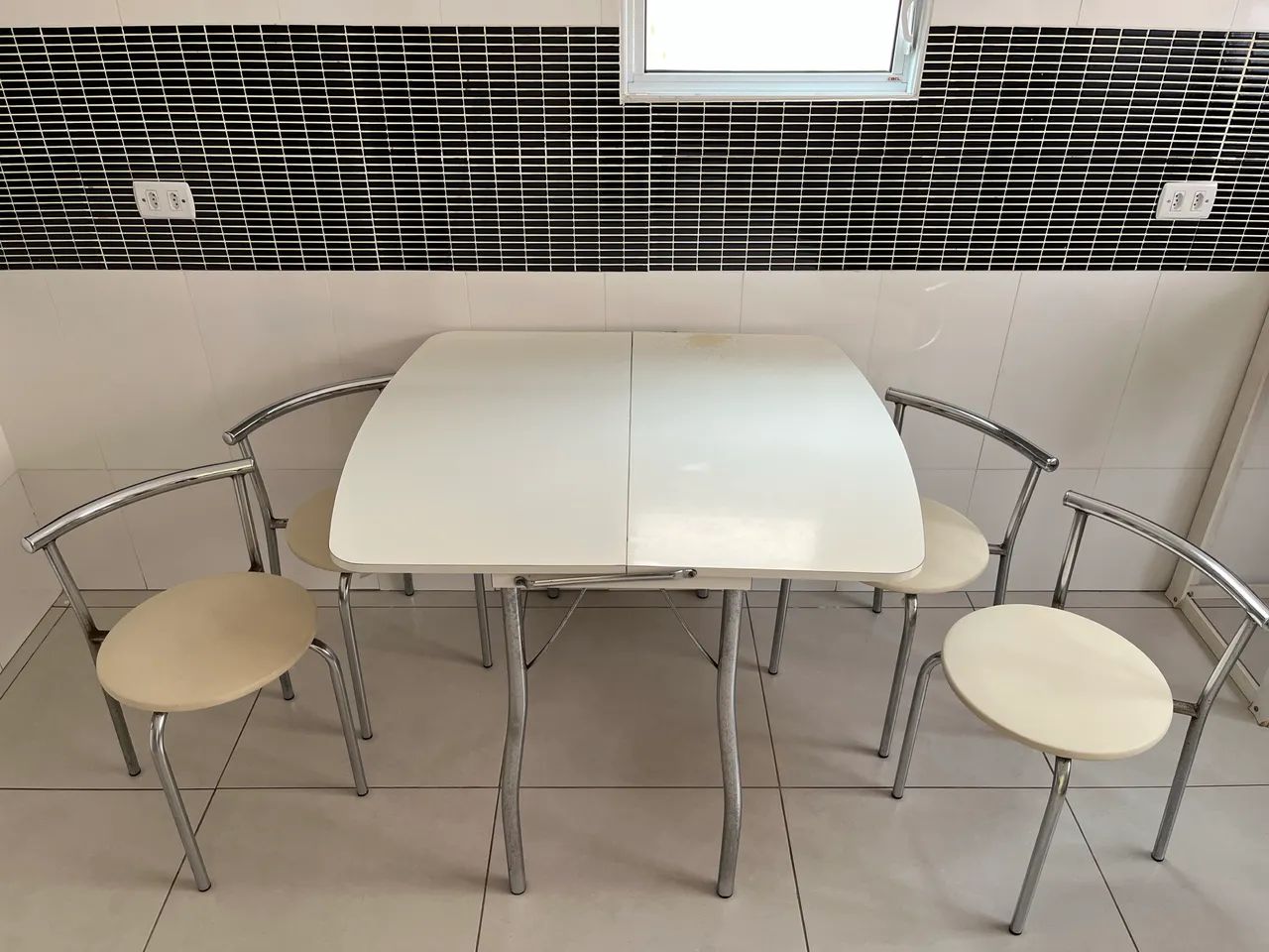 Mesa de cozinha64296272752129122