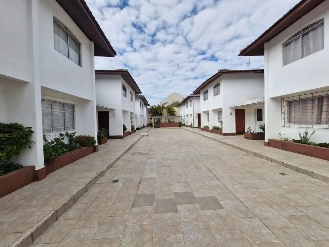 Sobrado com 3 dormitórios para alugar, 70 m² por R$ 2.000/mês - Bairro Alto - Curitiba/PR