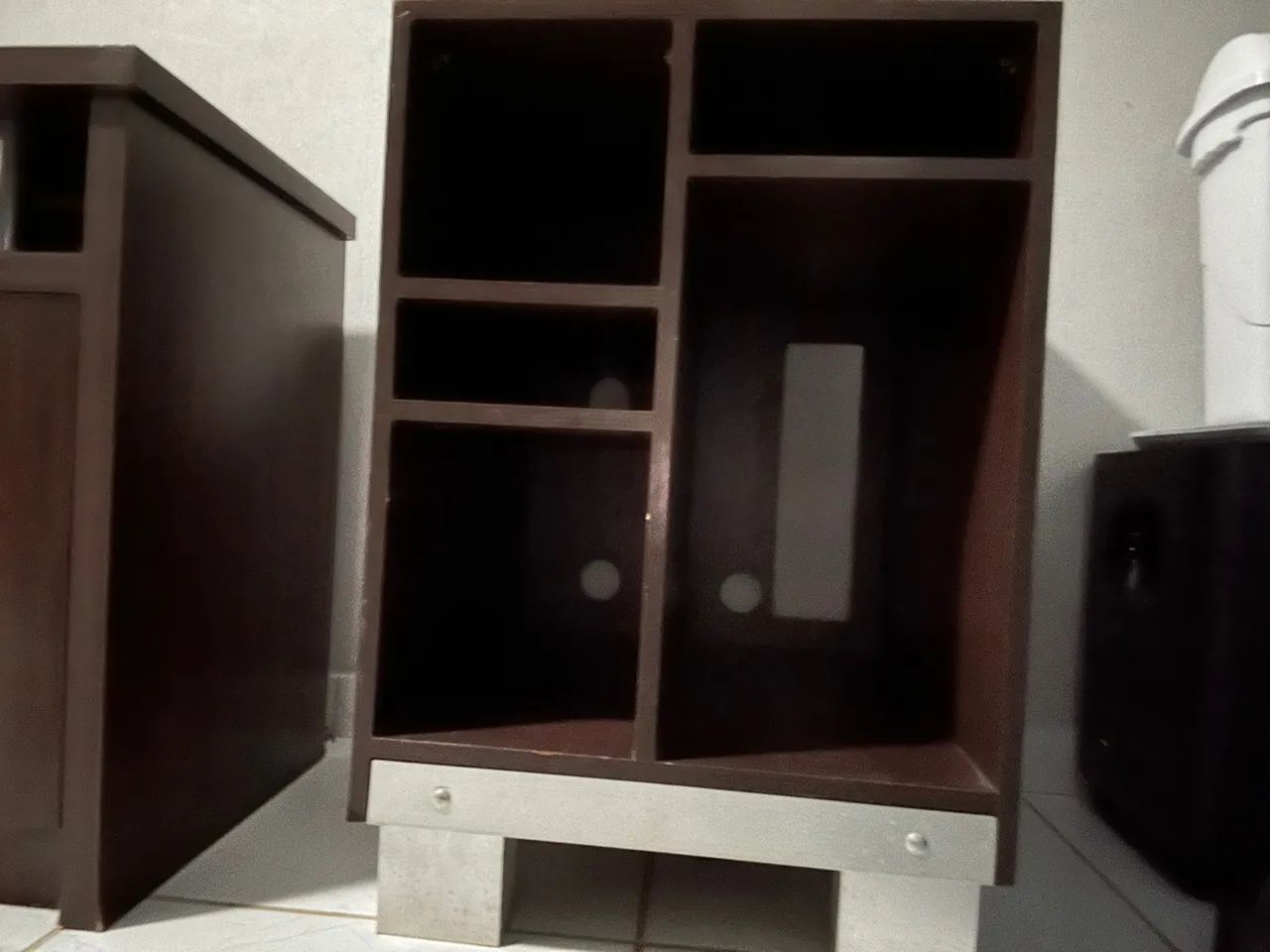 Móvel Multiuso em Madeira Escura - Ideal para Escritório, Sala ou Quarto - Foto 2