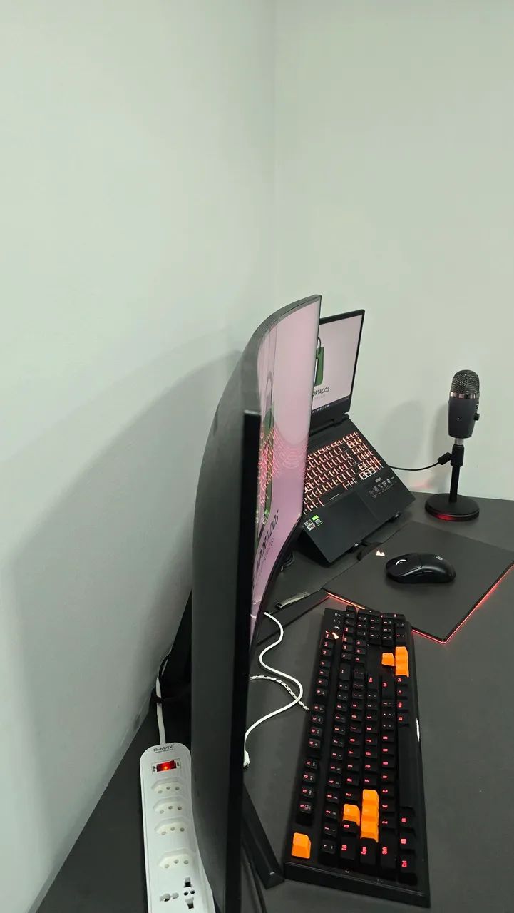 Monitor Gamer Curvo Asus 31.5 QHD 165Hz 2K 1ms - Foto 2