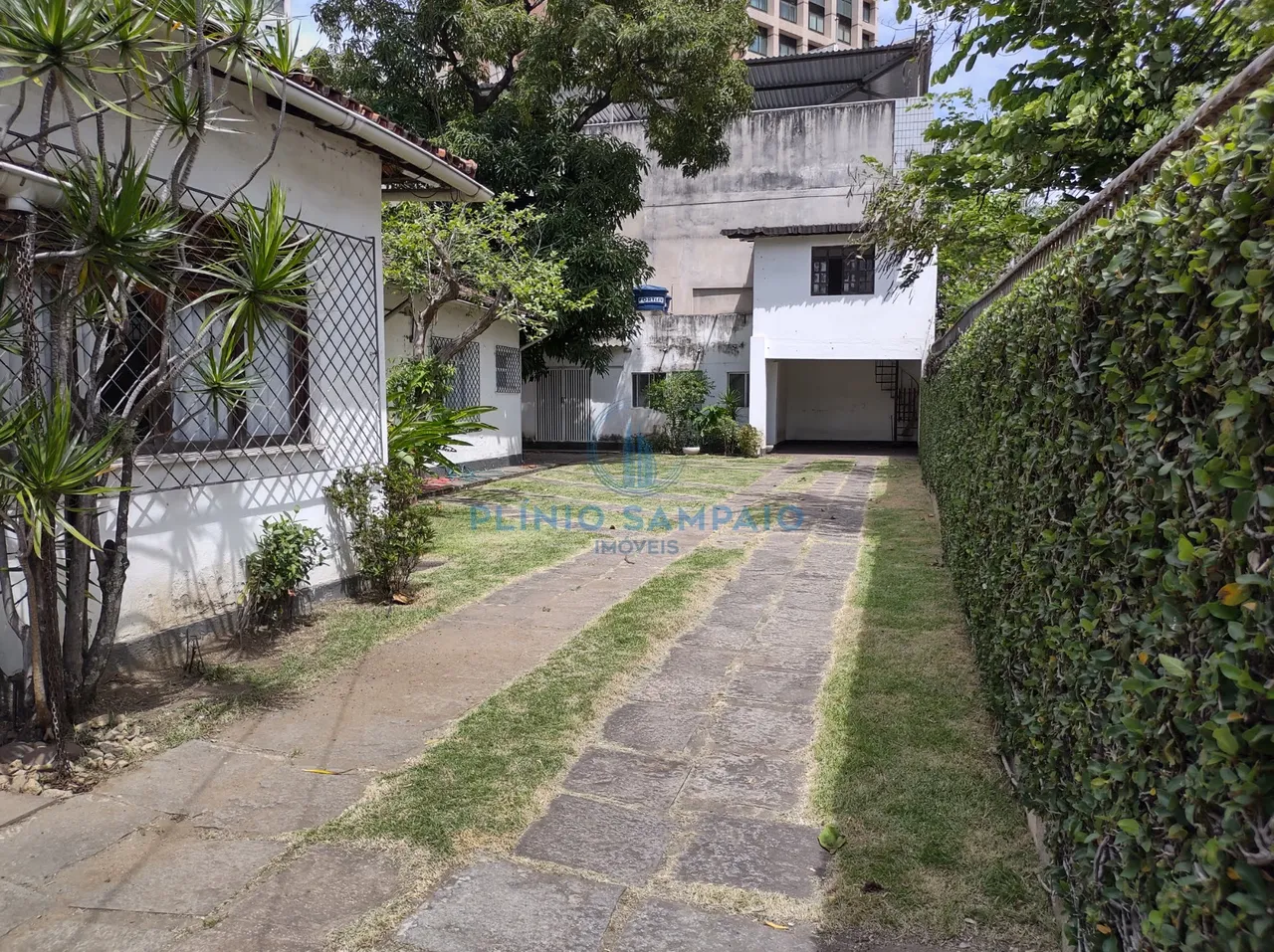 Casa para aluguel tem 220 metros quadrados com 4 quartos em Santa Lúcia - Vitória - ES