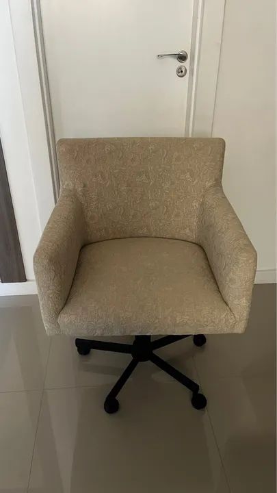 Poltrona estofada em ótimo estado