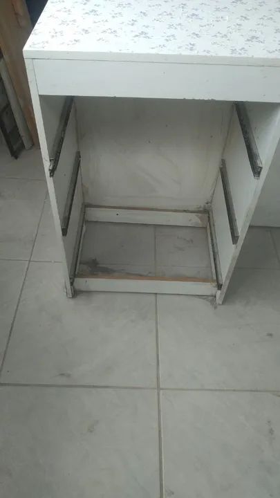 Mesa para nail design de unhas,  usada e com pequenas avarias  - Foto 2