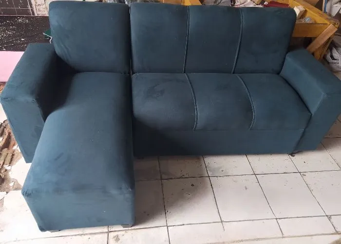 Sofá chaise azul confortável