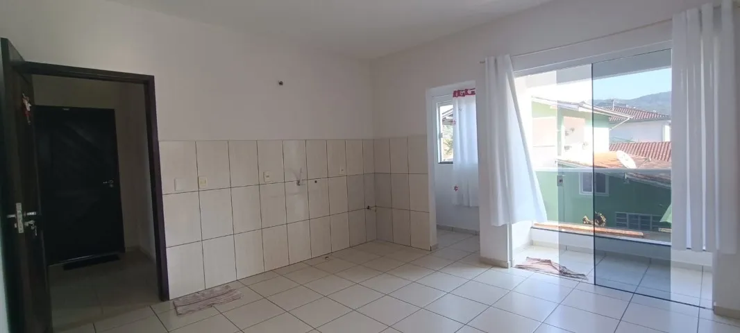 Apartamento 1Q no Iririú / Boa Vista, garagem coberta e Wi-Fi incluso.
