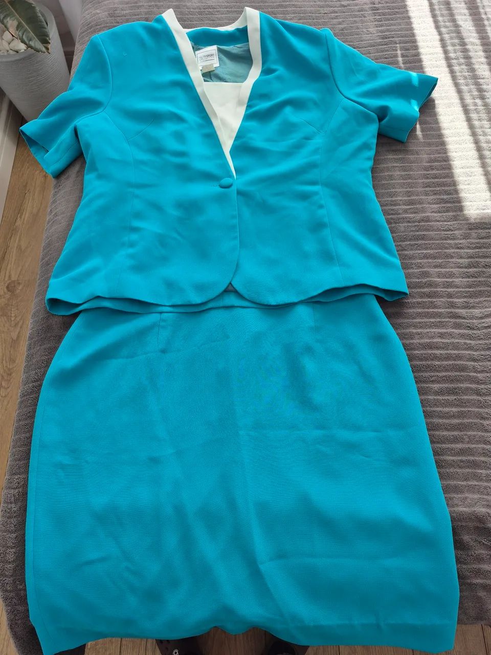 Blazer Azul Turquesa com Detalhes Brancos - Foto 4