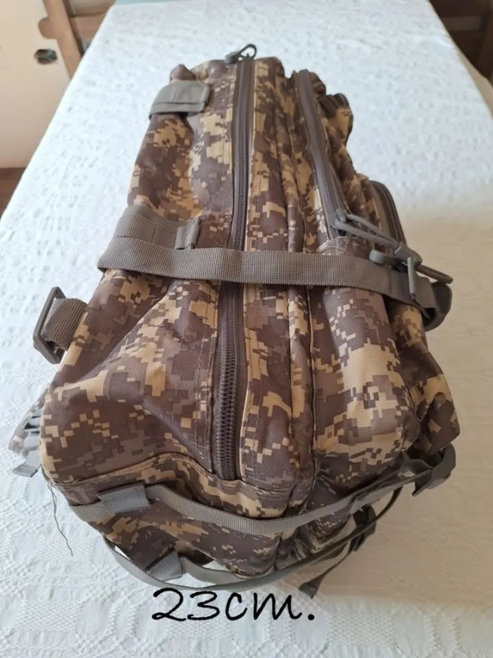 Mochila camuflada, nova. Perfeita para quem busca praticidade e estilo. - Foto 3