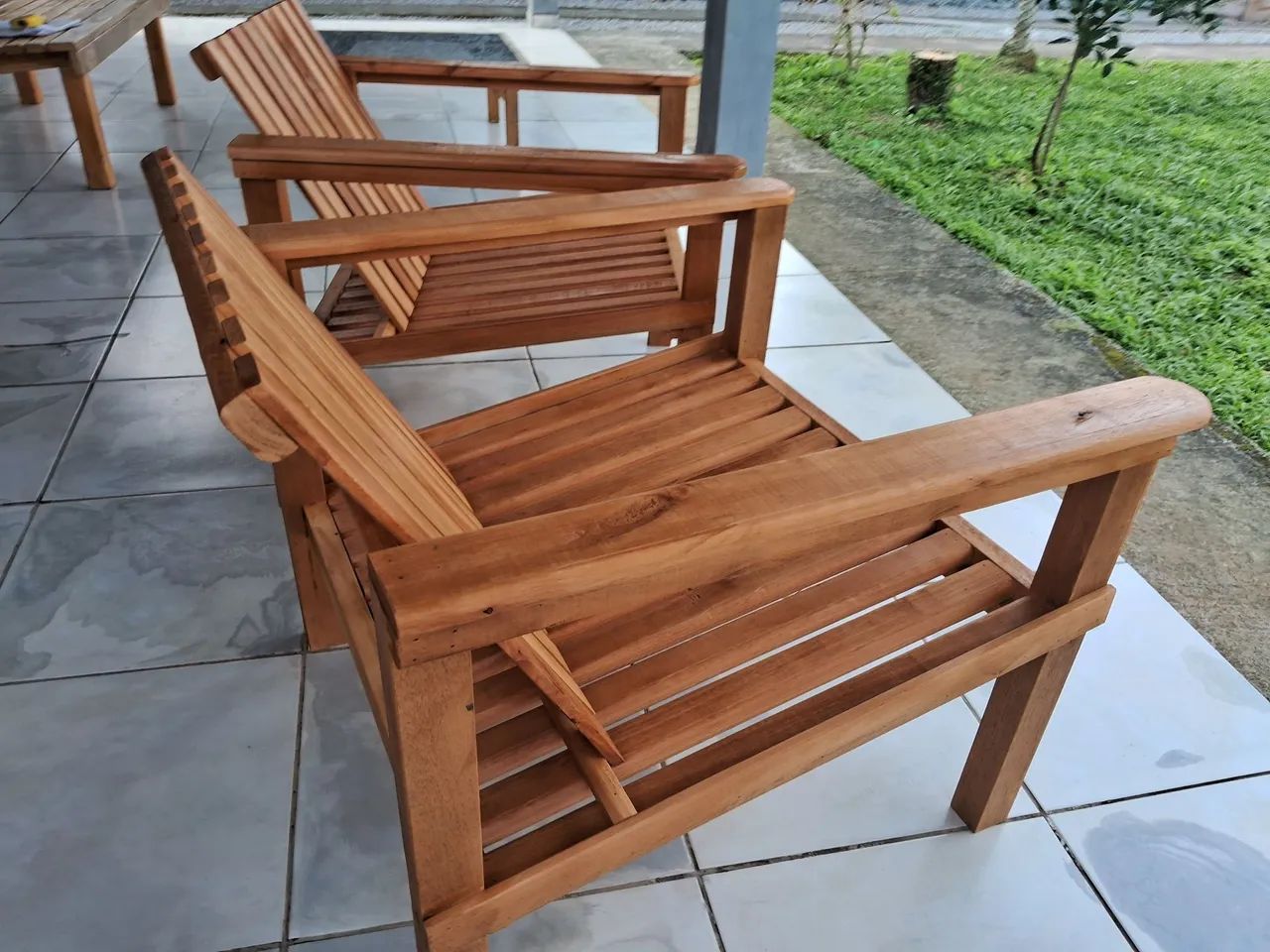Poltrona em madeira 63824092748675124