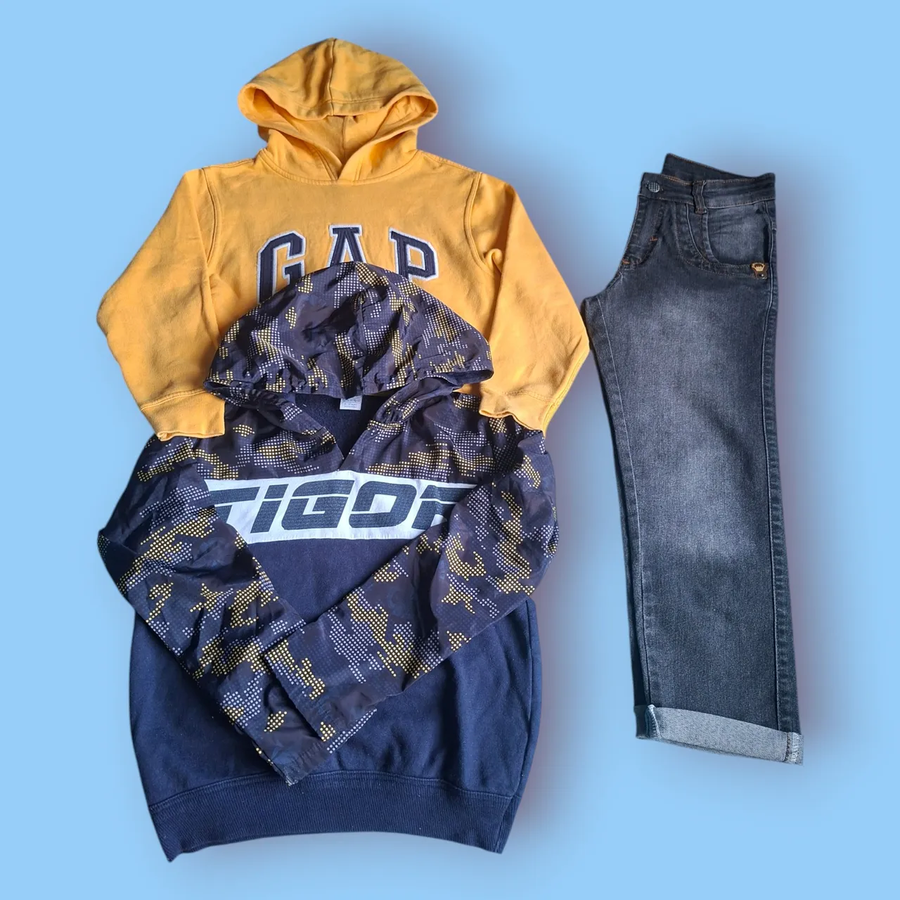 Combo de roupas e calçados tamanho 10