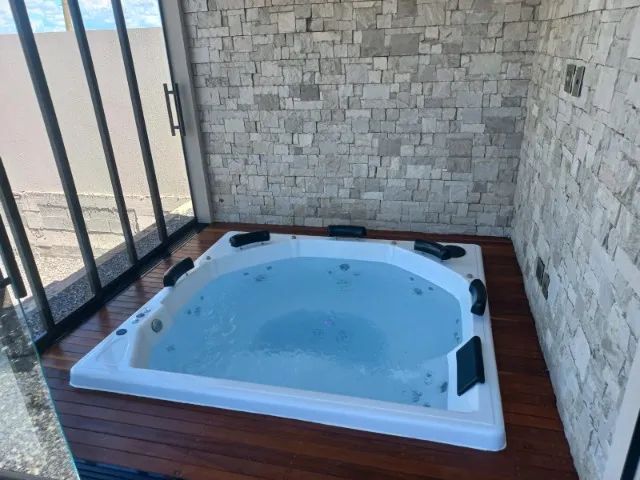 Spa para 6 Pessoas com cooler (jacuzzi, Ofurô, banheira) completo com hidro e aquecedor.