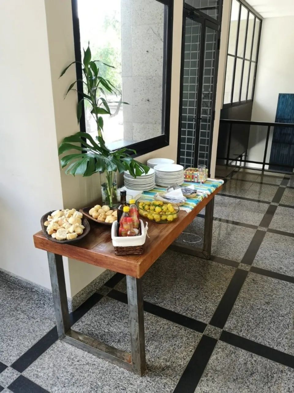 Mesa aparador em ipê para bolo - Foto 2