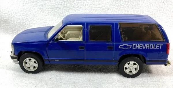 Miniatura Chevrolet Suburban 1993 Sunnyside 1/24 - Hobbies e