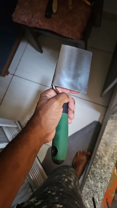 Espátula para acabamento cantos de parede 
