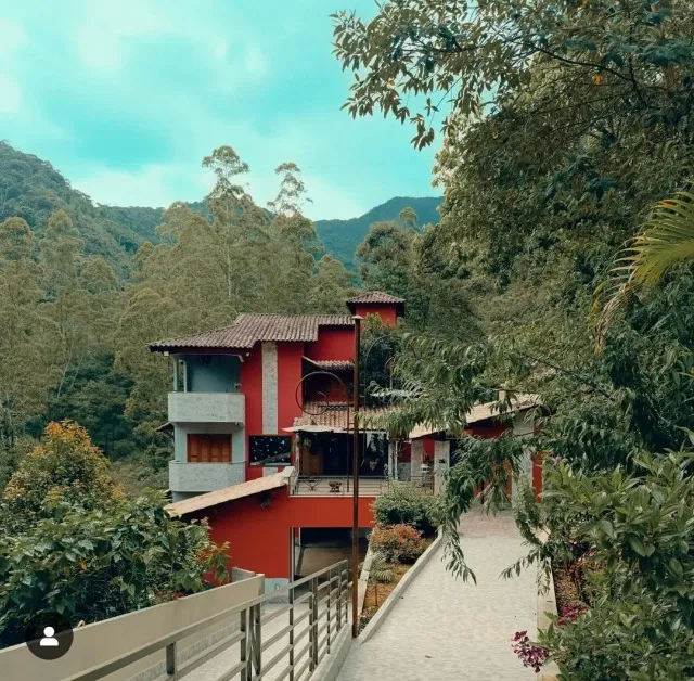 Paraíso no Caparaó Capixaba - Sítio com Casa Luxuosa, Rio Privativo e Sustentabilidade