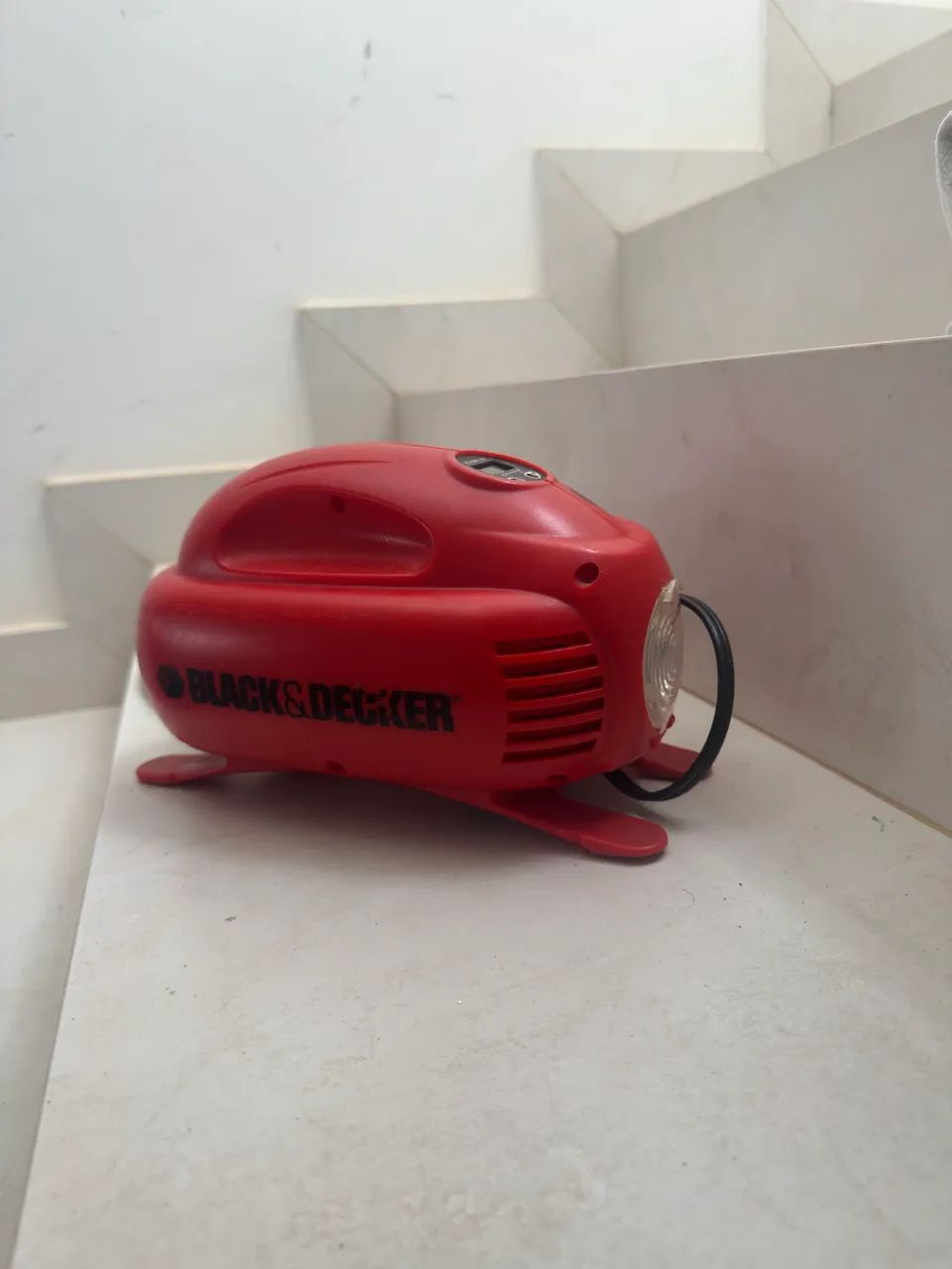 Mini Compressor Portátil Digital 12V Black+Decker ASI200-LA