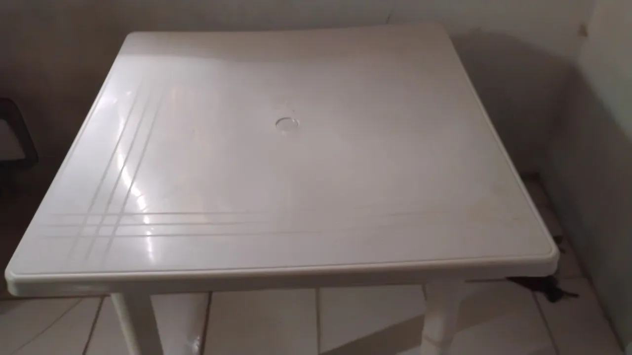 Mesa Quadrada de Plástico Branca