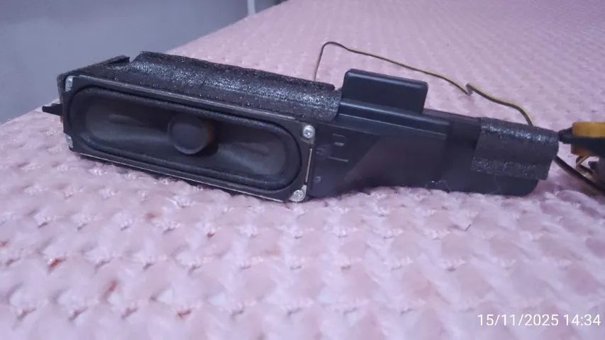 Alto Falantes TV Samsung LN32C550J1M - Foto 3