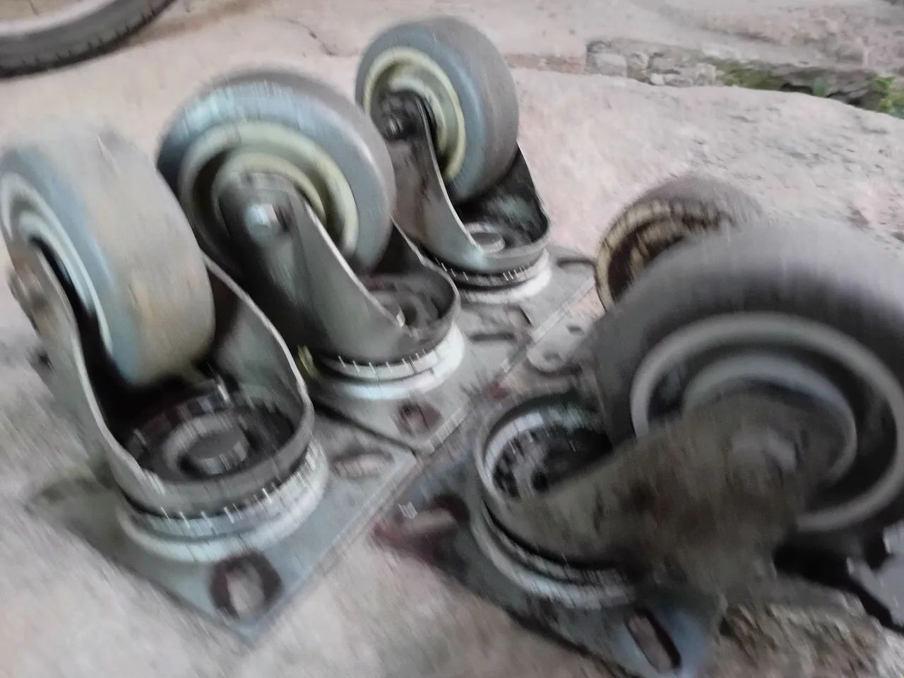 Vendo rodas de carrinho mercado - Foto 3