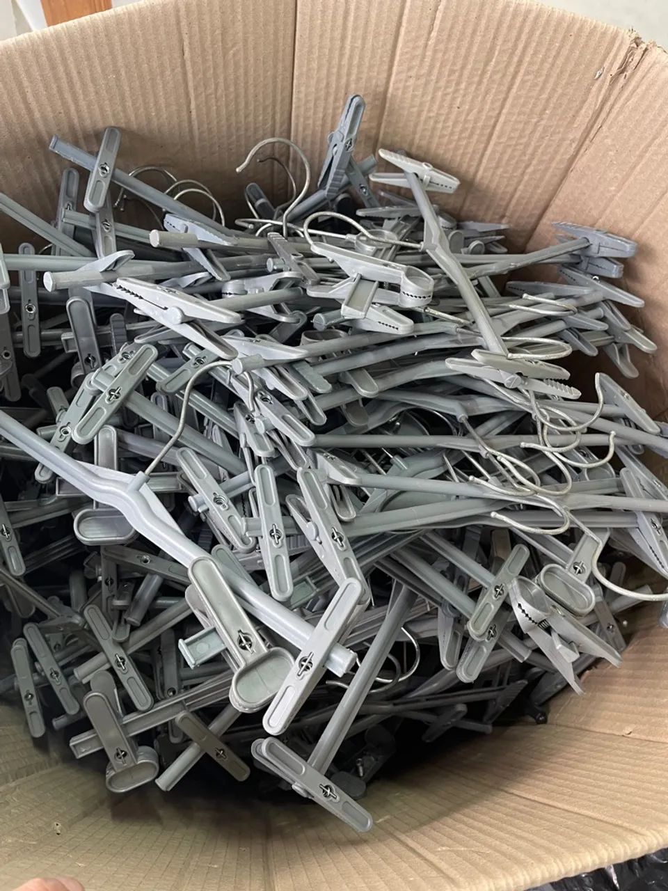 Cabides de calça com prendedor - kit com vários