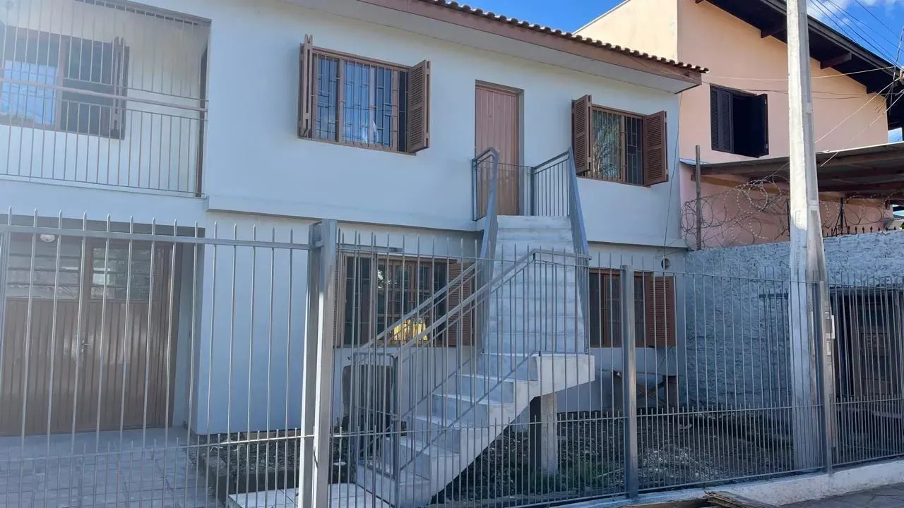 2 casas + 2 kitnets, reformados, no Rio dos Sinos