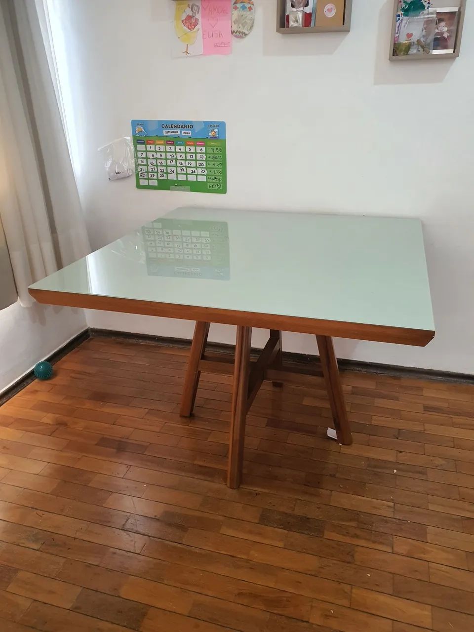 Mesa de madeira com tampo de vidro laqueado - Foto 2