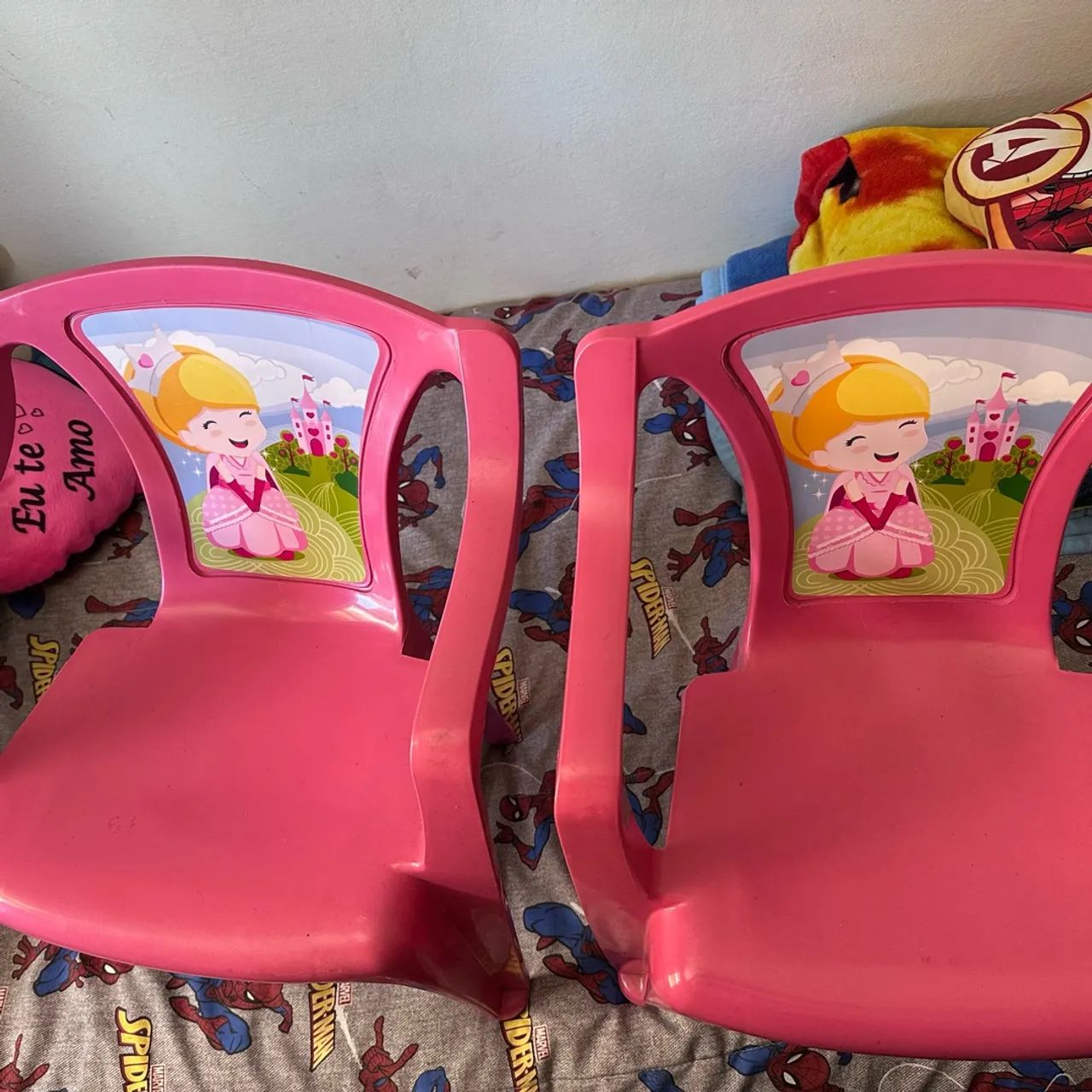 Vendo mesinha infantil + cadeiras  - Foto 5