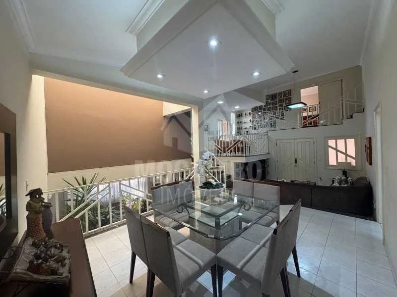 Casa de rua : / Residencial / Nova Itatiba