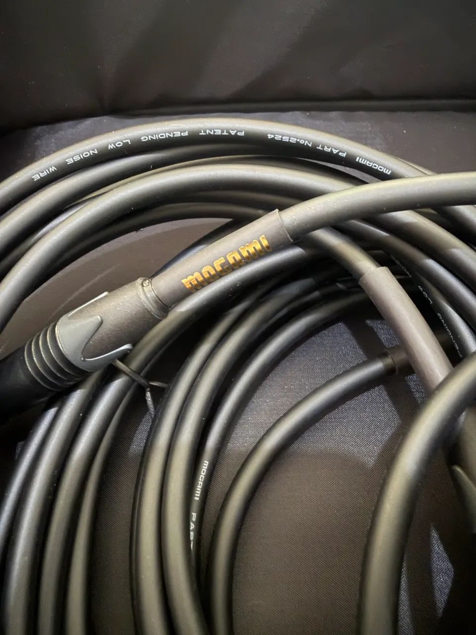 Cabos Mogami 2524 com conectores Neutrik P10 banhados a ouro, 3