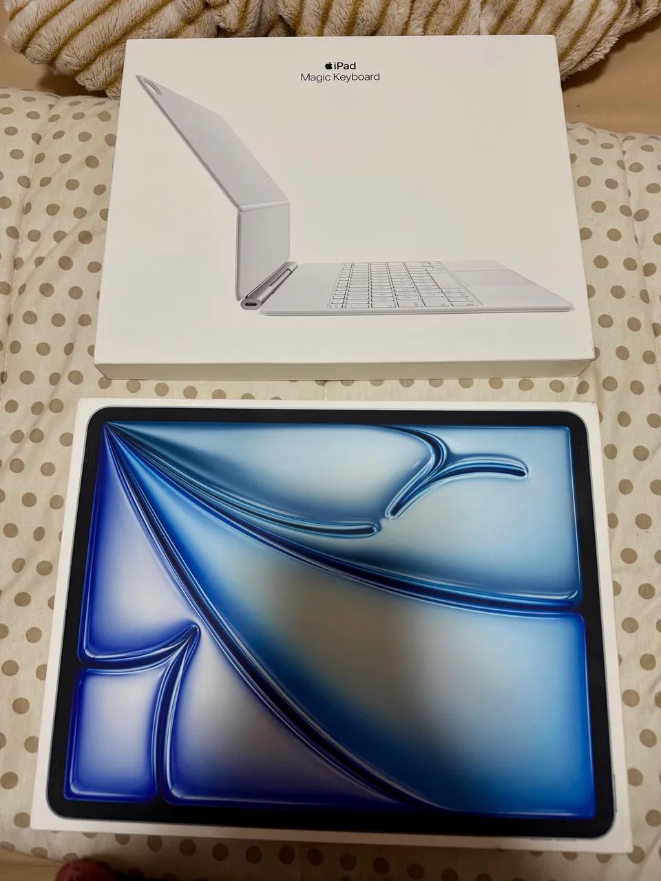 iPad Air 13 in (M2) Wi-Fi 256GB + Magic Keyboard - Tablets e E