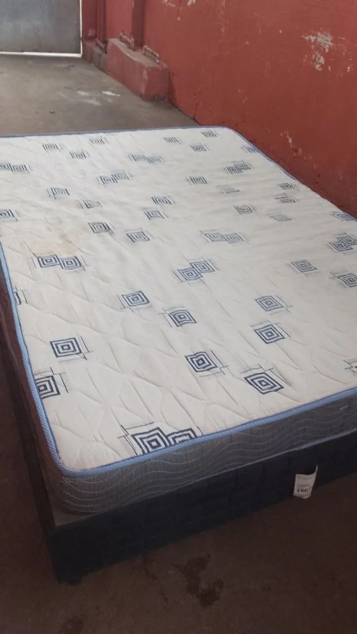 Vendo cama Box de casal 