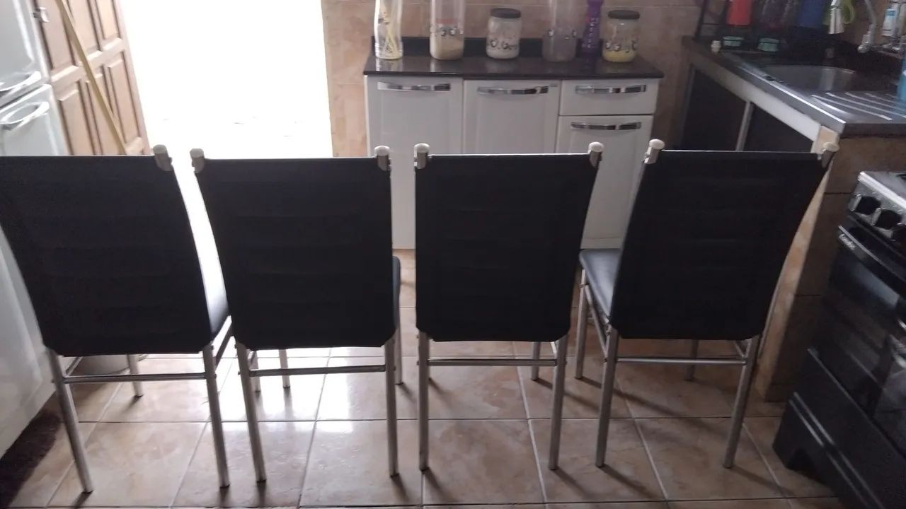 Mesa com 4 cadeiras  - Foto 3