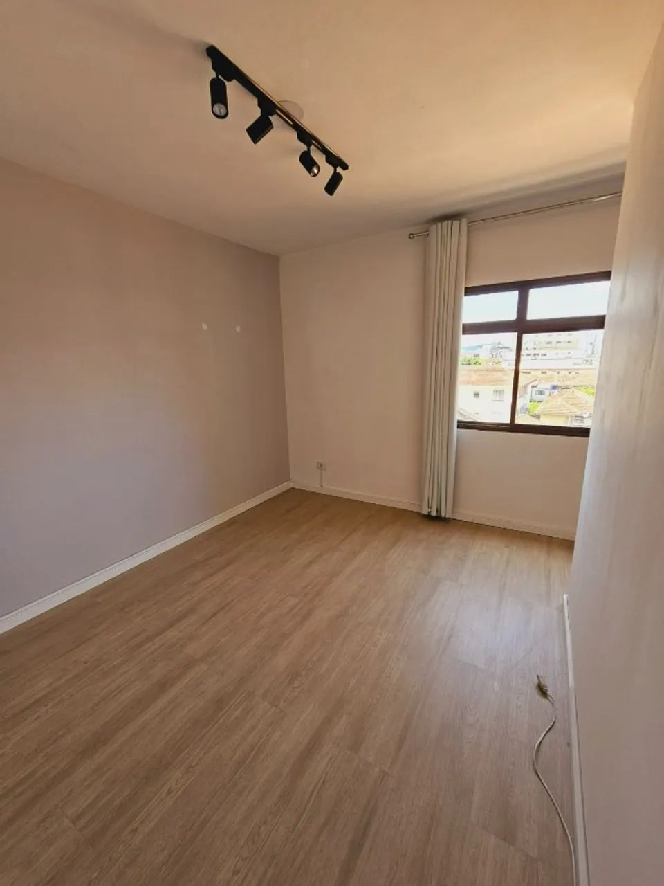 Oportunidade Excelentes Salas Comerciais em Santos - Foto 2